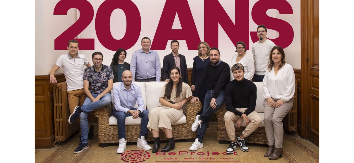 Toute l'équipe souriante